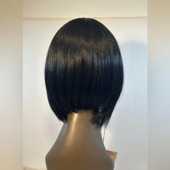 AMINA|1 JETBLACK|Sleek Black Bob Wig - Picture 4 of 12